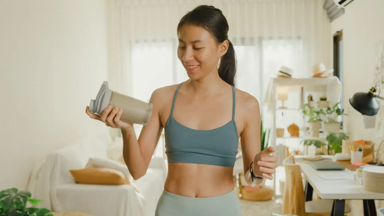 プロテインを飲むタイミングはいつ?筋トレ効果を最大化する摂取法を解説!